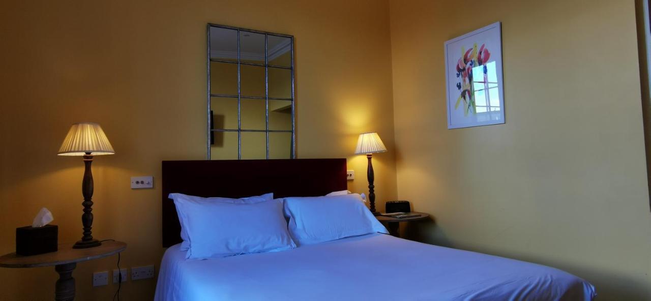 Buccleuch And Queensberry Arms Hotel Thornhill  Ngoại thất bức ảnh