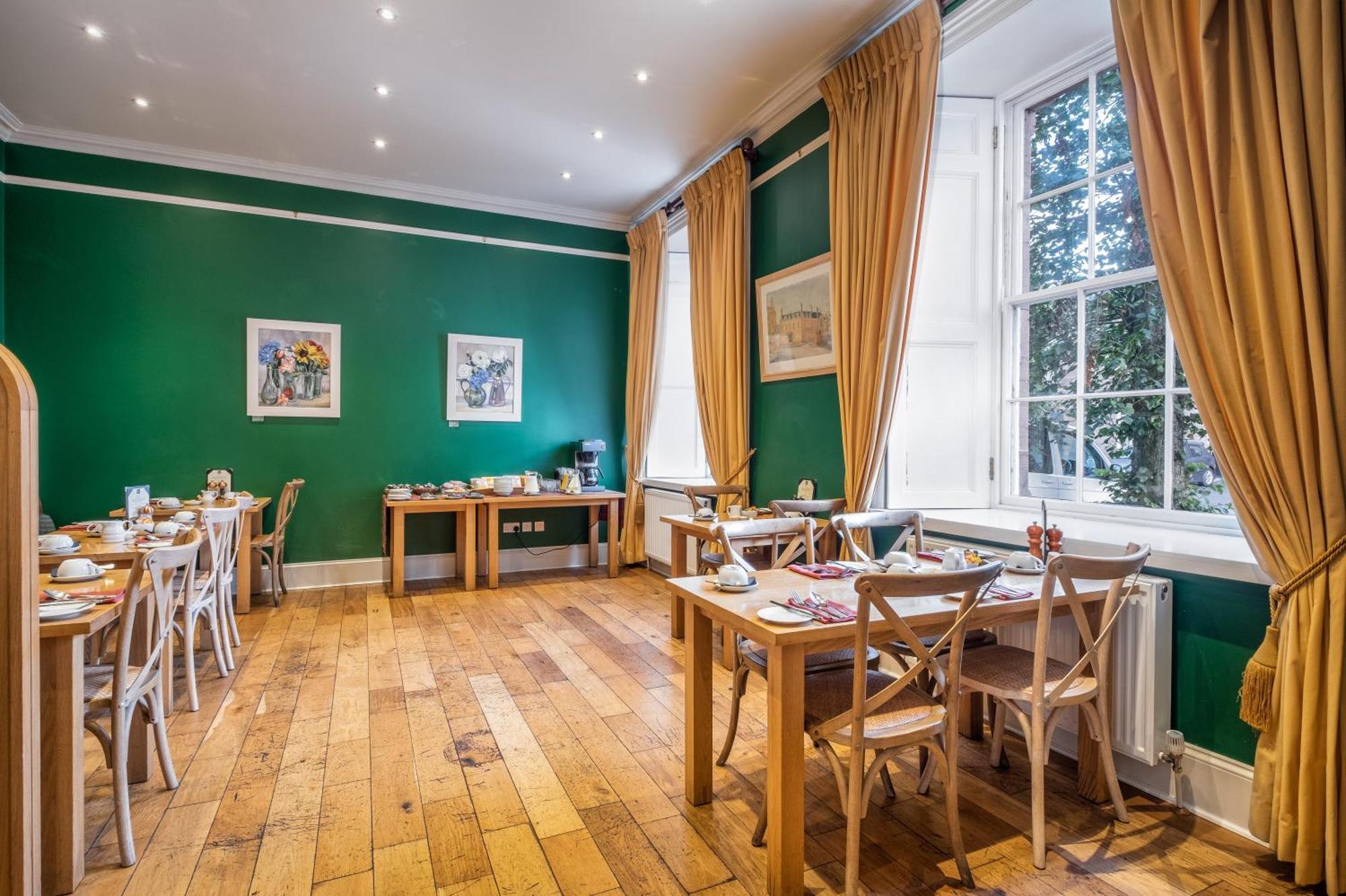 Buccleuch And Queensberry Arms Hotel Thornhill  Ngoại thất bức ảnh