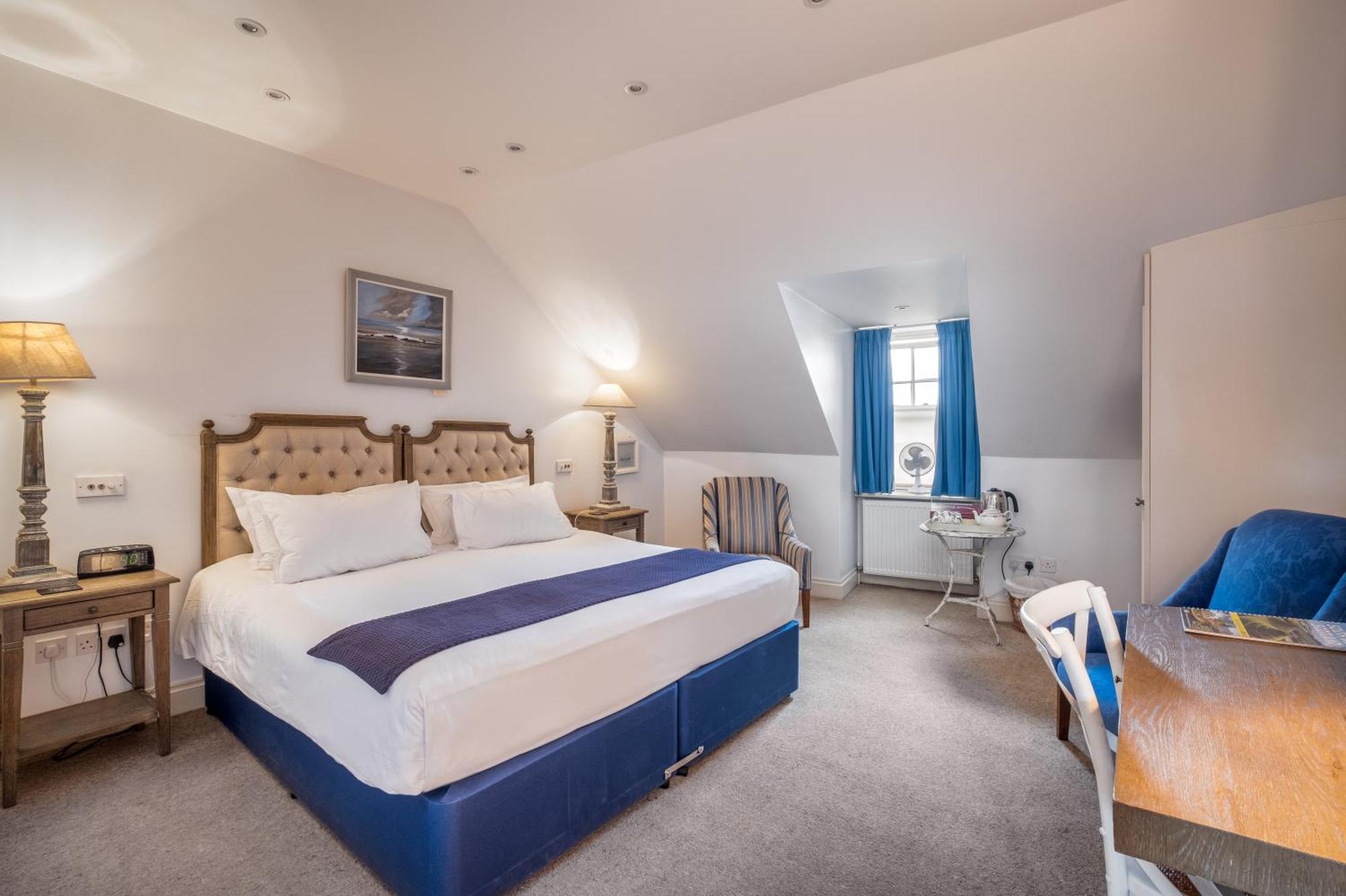 Buccleuch And Queensberry Arms Hotel Thornhill  Ngoại thất bức ảnh